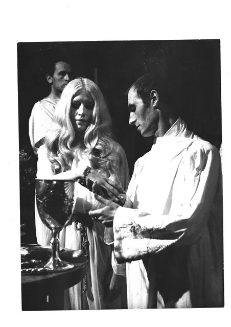Alex and Maxine Sanders at the chalice, press photograph marked 'Sorcellerie, messes et magie noire'