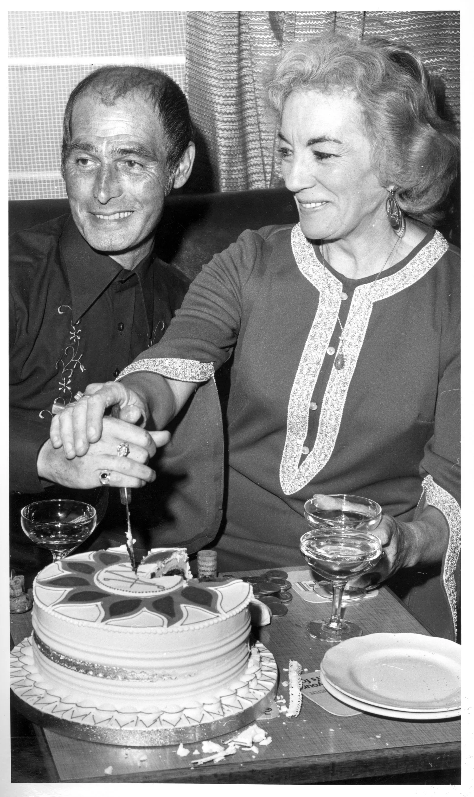 Alex Sanders and Betty Britton cutting the cake, the Bell Hotel, 11 June 1974