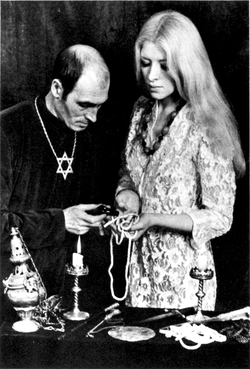 Initiation of Janet Farrar (nee Owen)