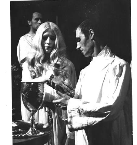 Alex and Maxine Sanders at the chalice, press photograph marked 'Sorcellerie, messes et magie noire'