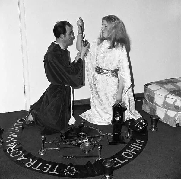 Image of Alex and Maxine Sanders in Claridges 1966
