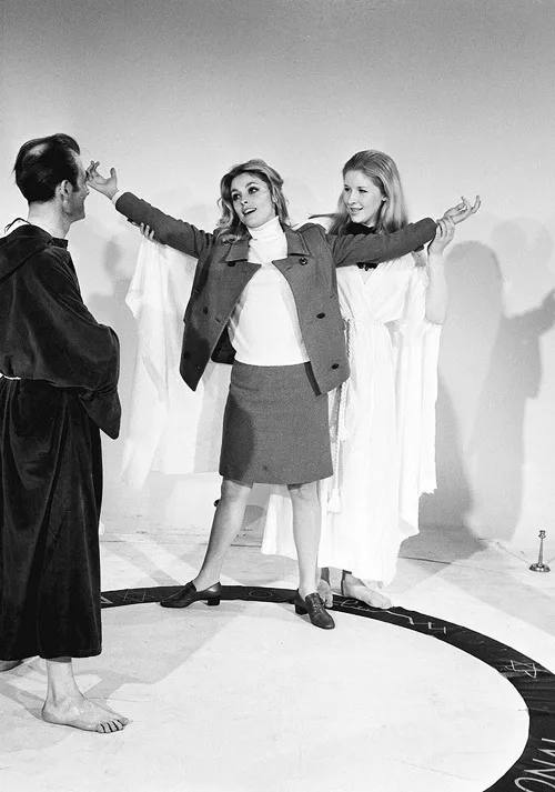 Sharon Tate on set with Alex and Maxine Sanders